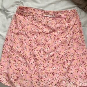 Chic Pink Floral Mini Skirt